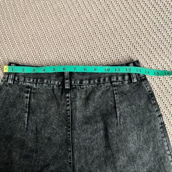 Bacio black denim shorts size small - Picture 5 of 7